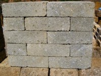 Tufo grigio scuro facciavista, taglio diamantato, blocchi 37x23x11 cm (n.63 pezzi)